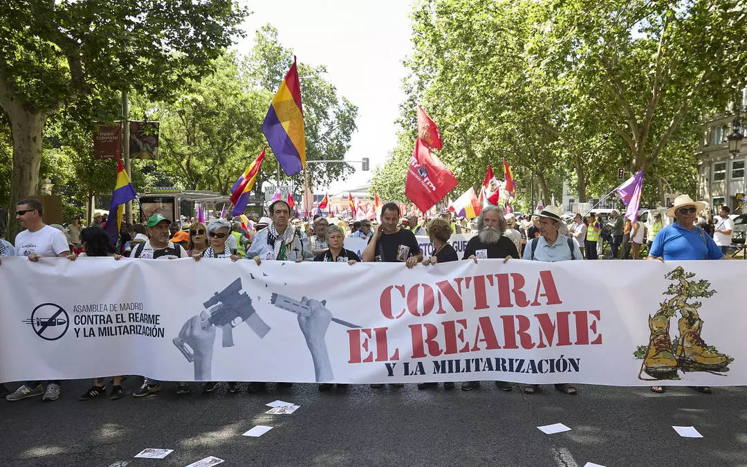 Madrid'de halk savaşa ve silahlanmaya karşı yürüdü