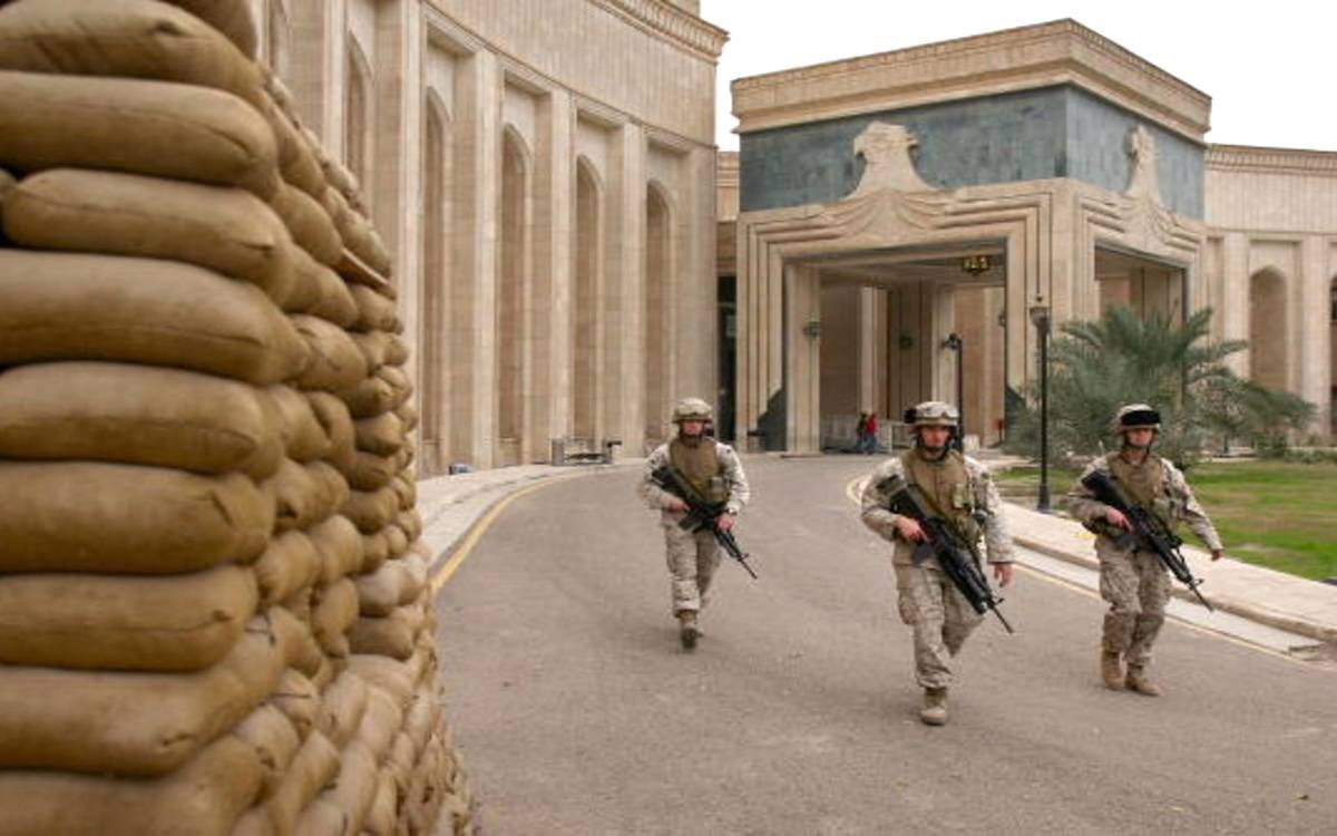 İran'la gerilim artarken ABD Bağdat Büyükelçiliğinden personel çekiyor