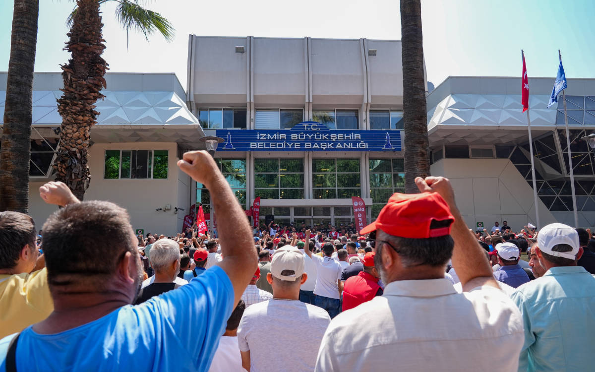 İzBB’de toplu işten çıkarmalar