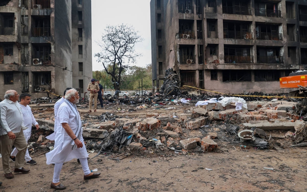 Hindistan'daki uçak kazasında ölenlerin ailelerine ödeme yapılacak