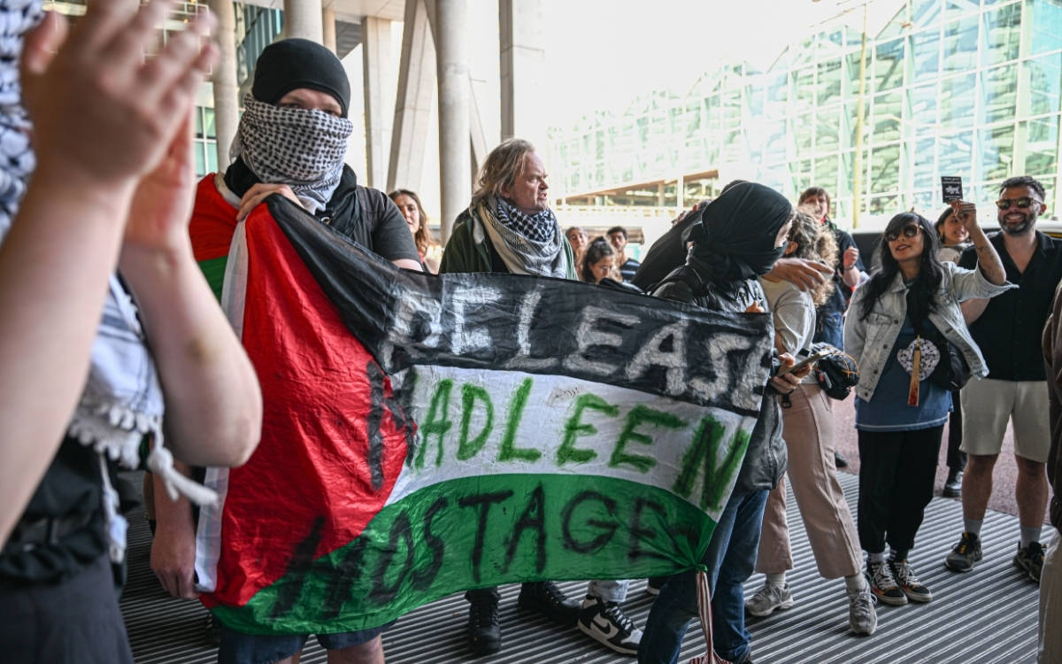 İsrail'de mahsur kalan üç 'Madleen' aktivisti karayoluyla sınır dışı edilecek