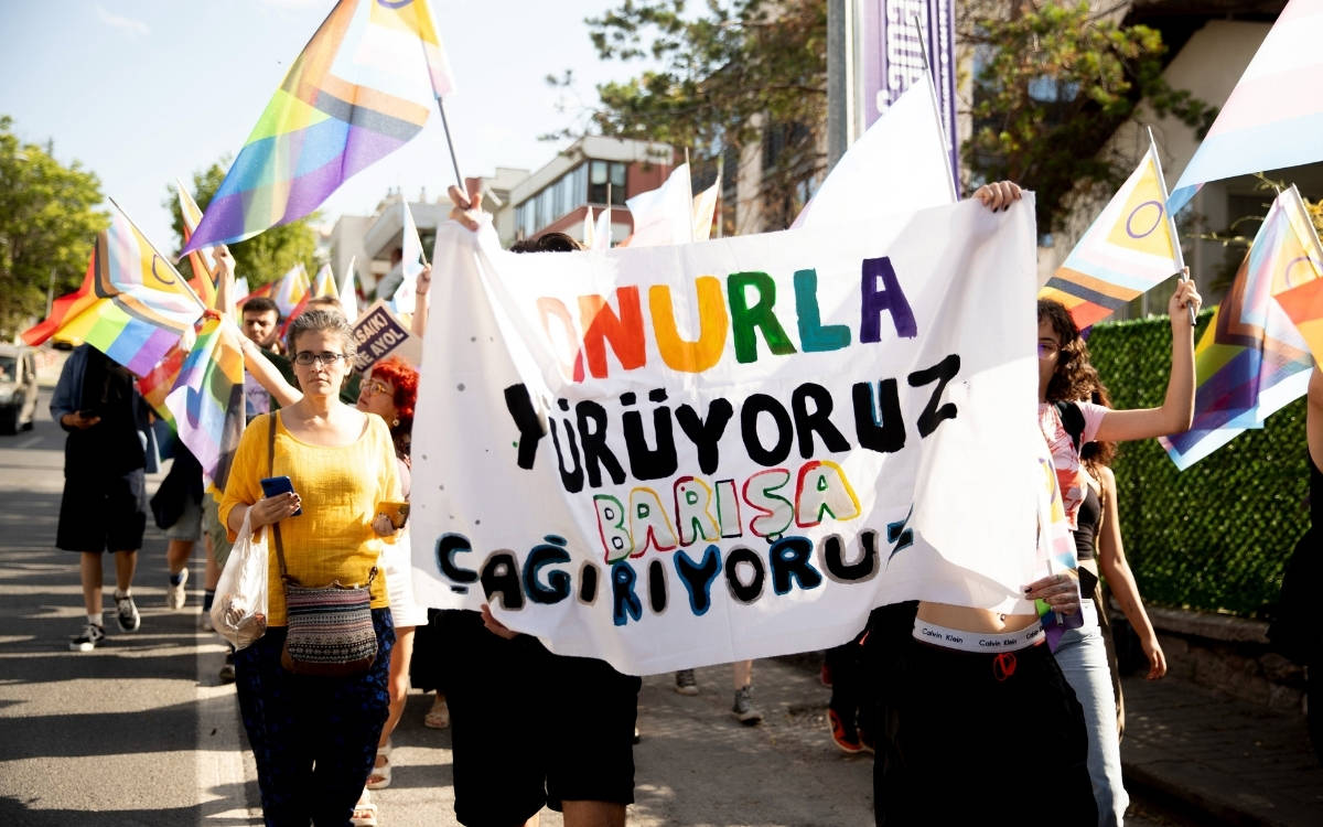 Ankara Onur Yürüyüşü: “Yasaklarınızla değil, onurumuzla yazıyoruz tarihi”