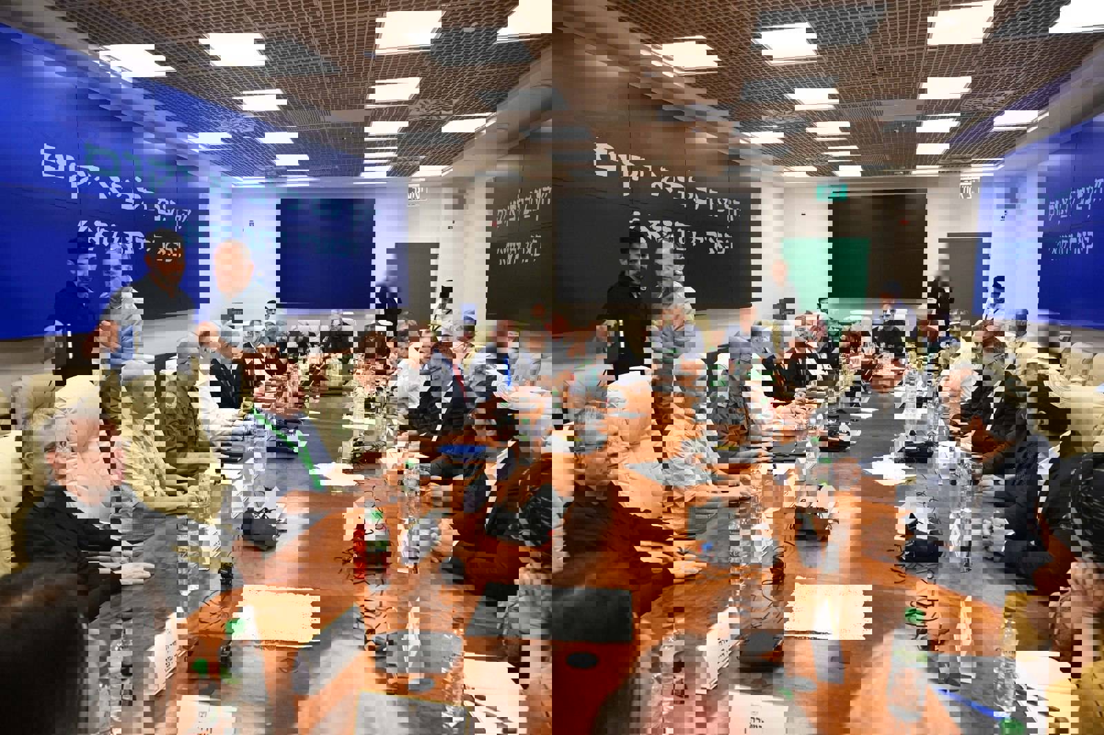 Netanyahu: Trump'a şapka çıkartmak gerek