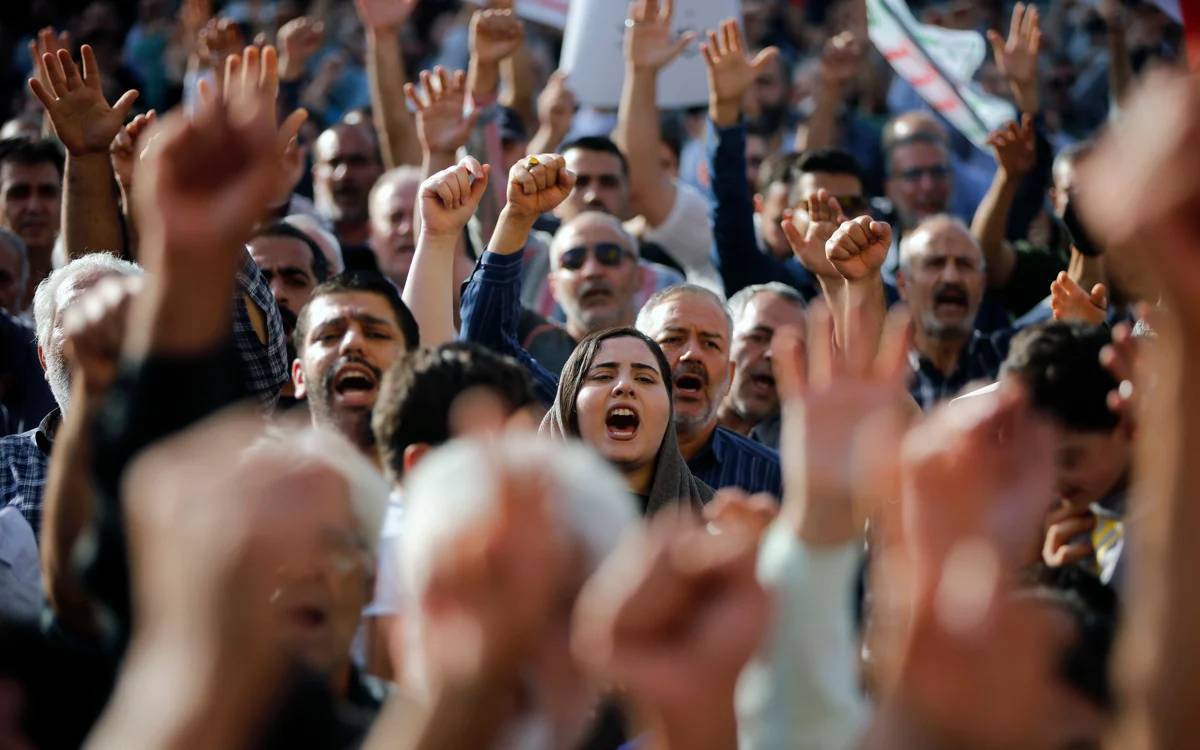 İran’da rejim sallanıyor mu? İsrail saldırılarının arkasındaki asıl hesap ne?