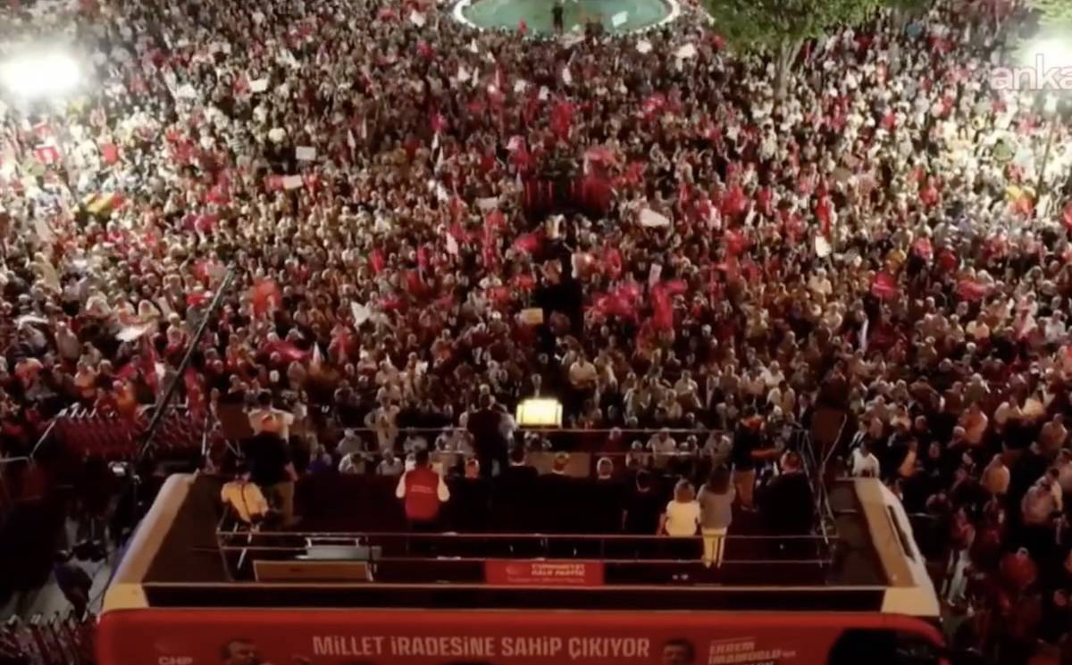 Özgür Özel Büyükçekmece mitinginde "erken seçim" için tarih verdi