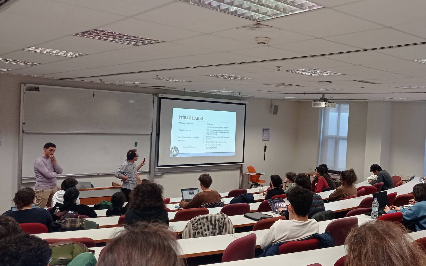 Koç Üniversitesi, soruşturma açtığı öğrencilerin avukatının okula girişini yasakladı