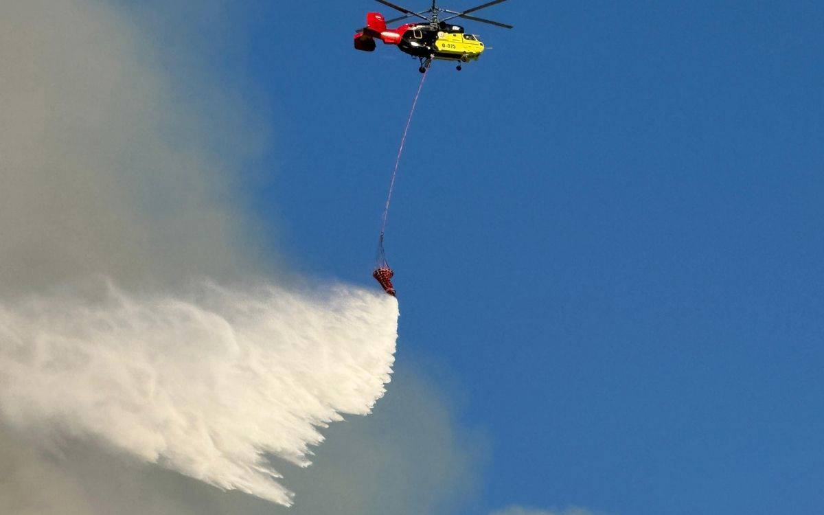 İzmir, Antalya ve Mersin'de yangın kontrol altına alınmaya çalışılıyor