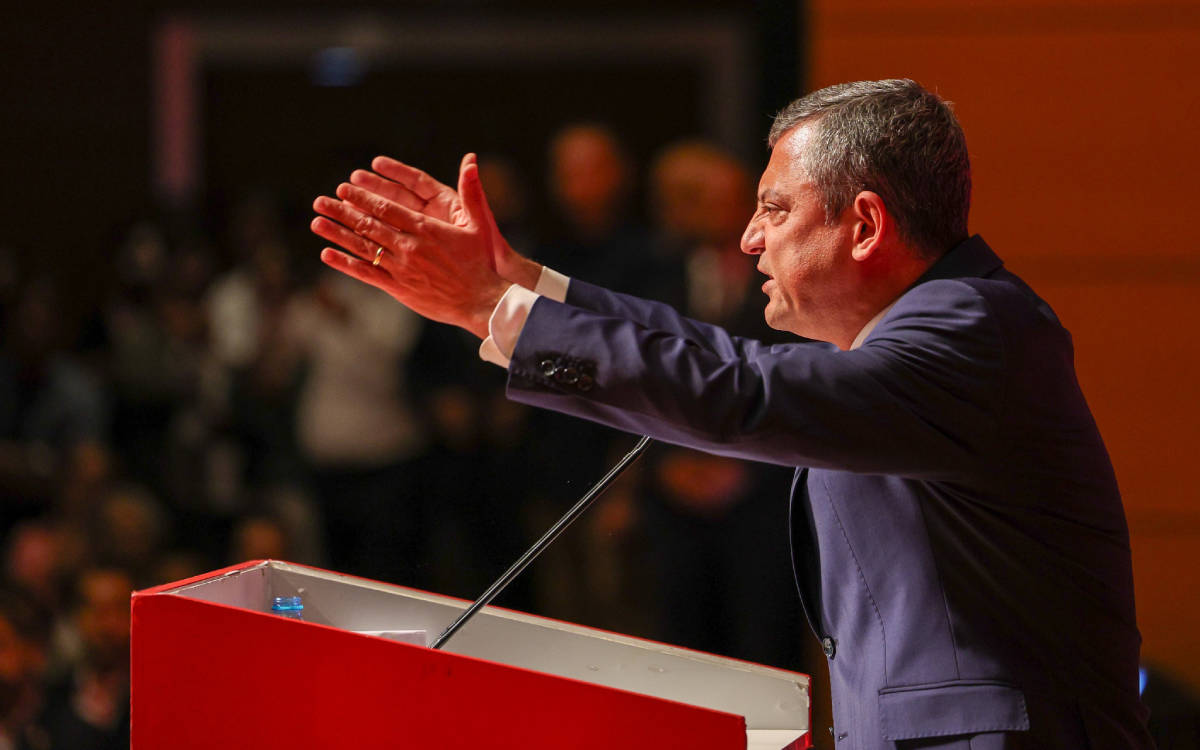 Özgür Özel: Hepiniz susarken Mavi Marmara’ya destek karikatürü çizen LeMan’dır