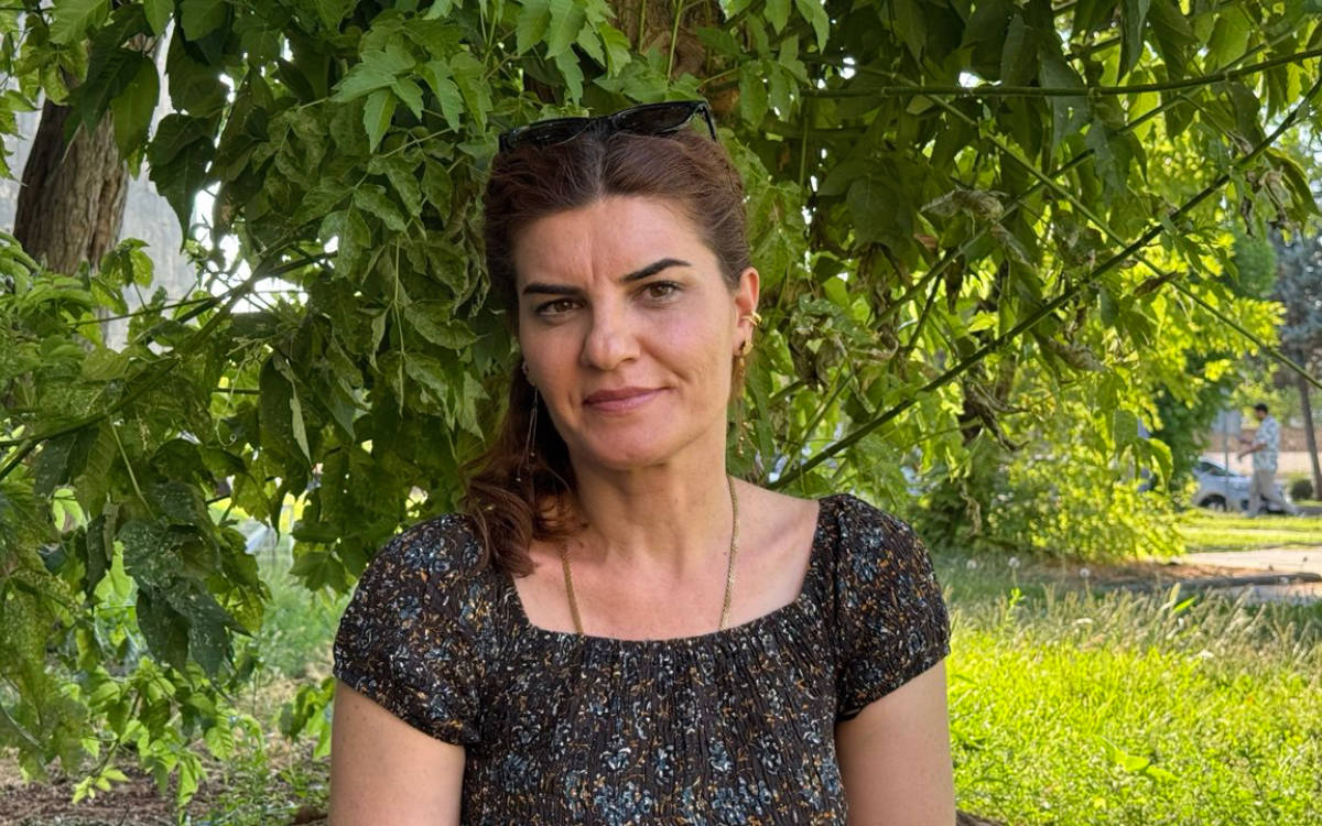 Helbestvan Esra Sadikoglu: Her helbesteke min jiyana min bixwe ye