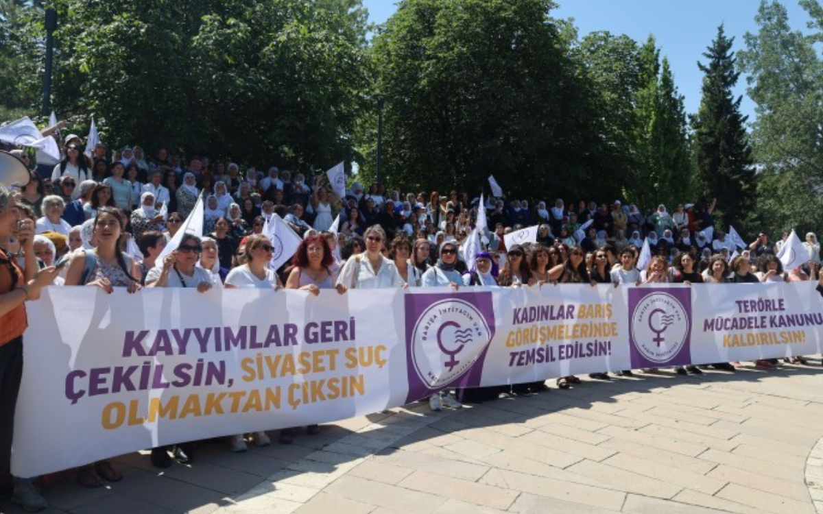 Kadınlar Meclis’i göreve çağırdı: Özgürlük yasaları çıksın istiyoruz