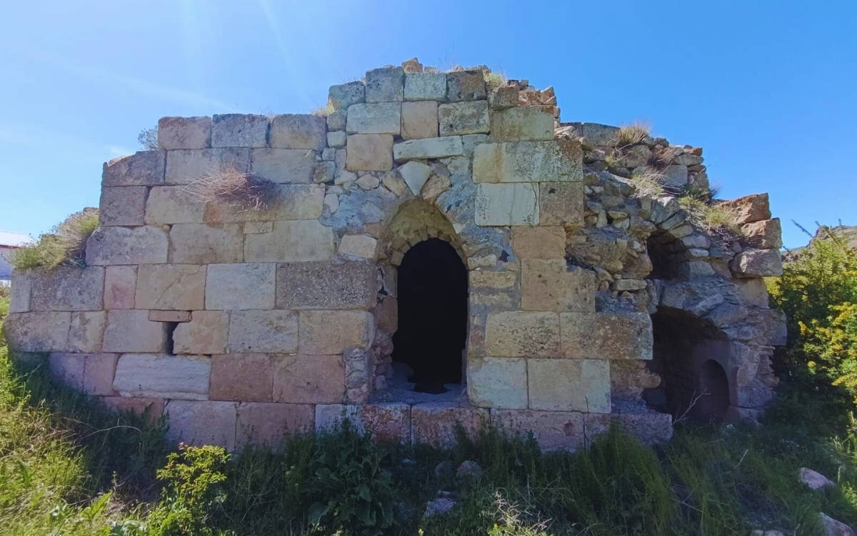 Sivas Surp Minas Kilisesi’ndeki kazılar, tarihi yapıyı harabeye çevirdi