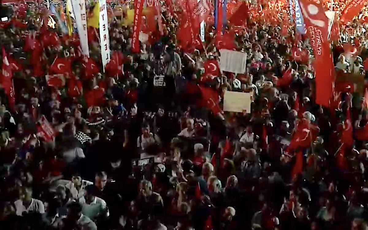 Özgür Özel "Baklavacıyı uyuşturucudan yakaladılar, eğittiler, itirafçı yaptılar"