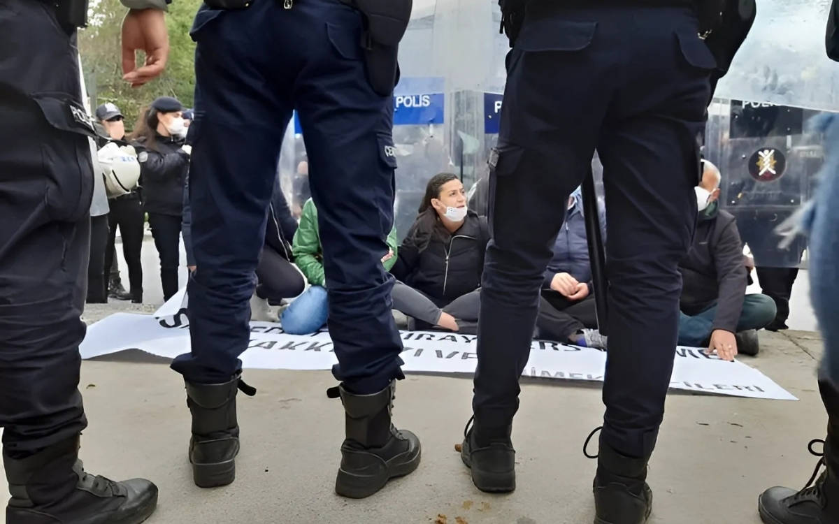 Bimeks işçilerinin 'patron protestosunu' takip eden gazeteciye hapis cezası