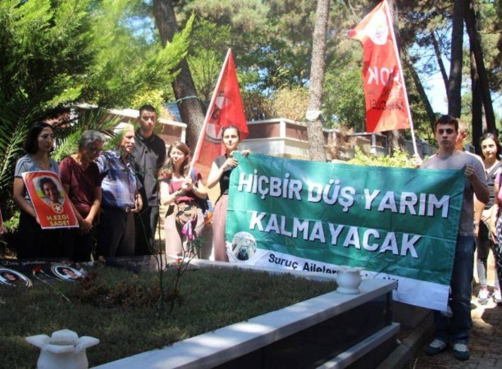 “33 Düş Yolcusu” karanfillerle anıldı