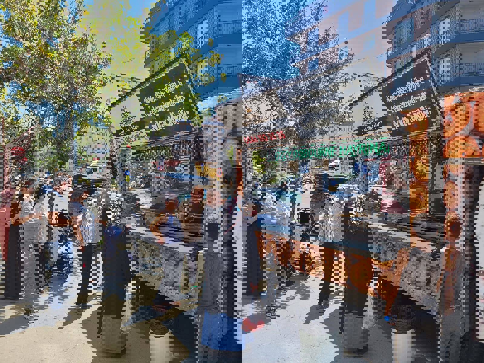 İstanbul fans distribute sweets in tribute to Ozzy Osbourne