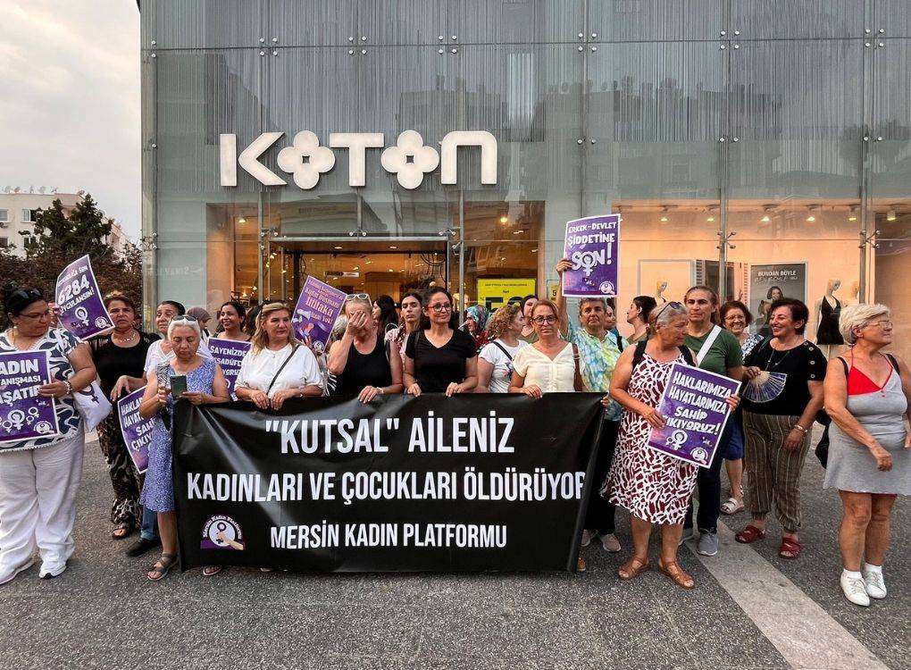 Mersin’de erkek şiddeti protestosu: Nefret bu ülkede devlet politikası haline geldi