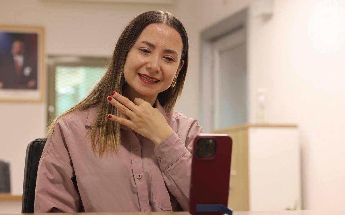 İBB’den işitme engelliler için görüntülü çağrı merkezi