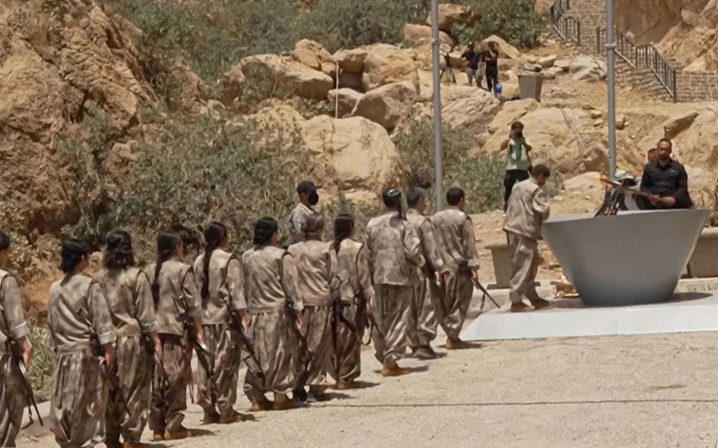 "AKP suretinde 'barışa çomak sokanlar'"