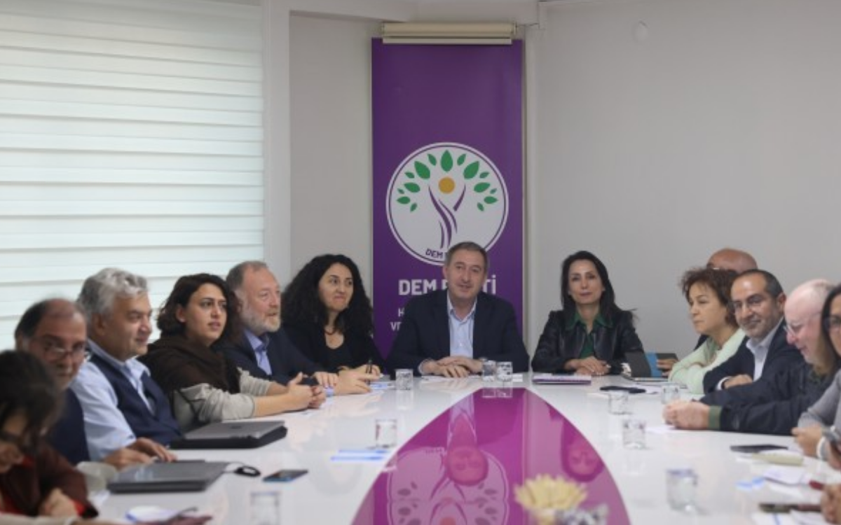 DEM Parti MYK ‘süreç ve komisyon’ gündemiyle toplandı