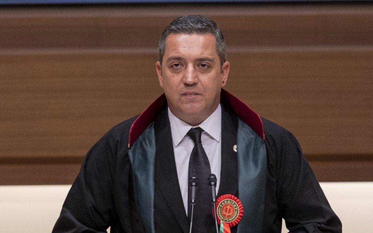 Sağkan: Üç üniversitede mezuniyet belgelerinde isimler değiştirilmiş