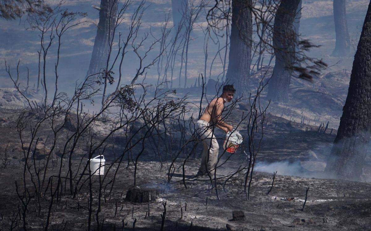 Çanakkale’deki orman yangınına müdahale ediliyor