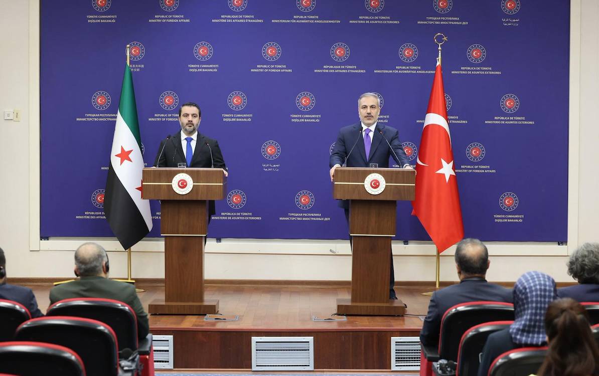 Operasyon haberleri eşliğinde Fidan ve Şeybani SDG'yi "tehdit" olarak niteledi