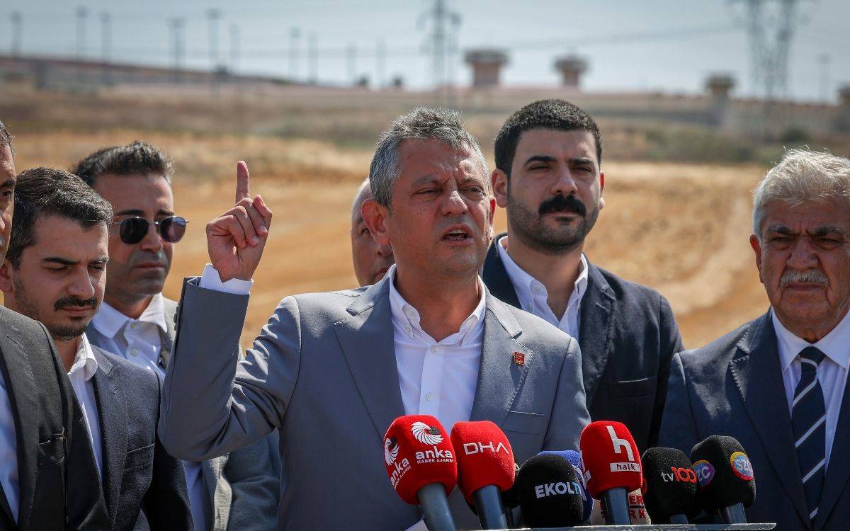 Özel’den “Çerçioğlu” açıklaması: "Ya içeri atıl ya partime katıl" demişler