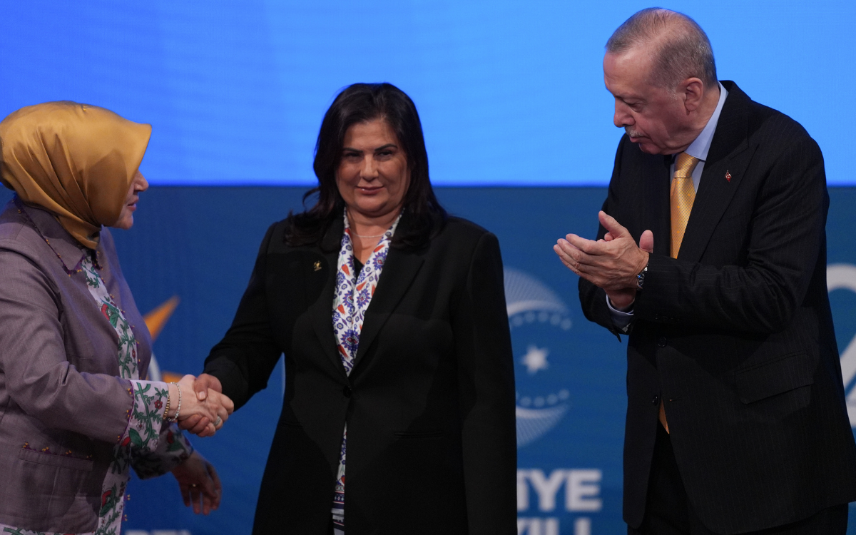 AKP'ye geçen Çerçioğlu'ndan Özgür Özel hakkında suç duyurusu