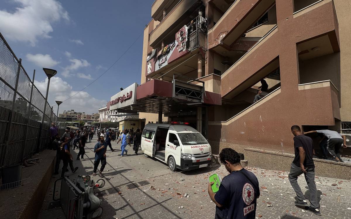 İsrail Gazze’deki Nasır Hastanesi’ni bombaladı: 5’i gazeteci 22 kişi öldü