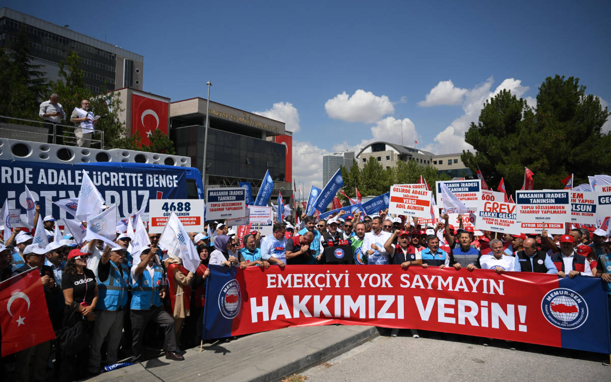 Sendikalar masadan kalktı, hükümet temsilcileri memur zammına onay verdi