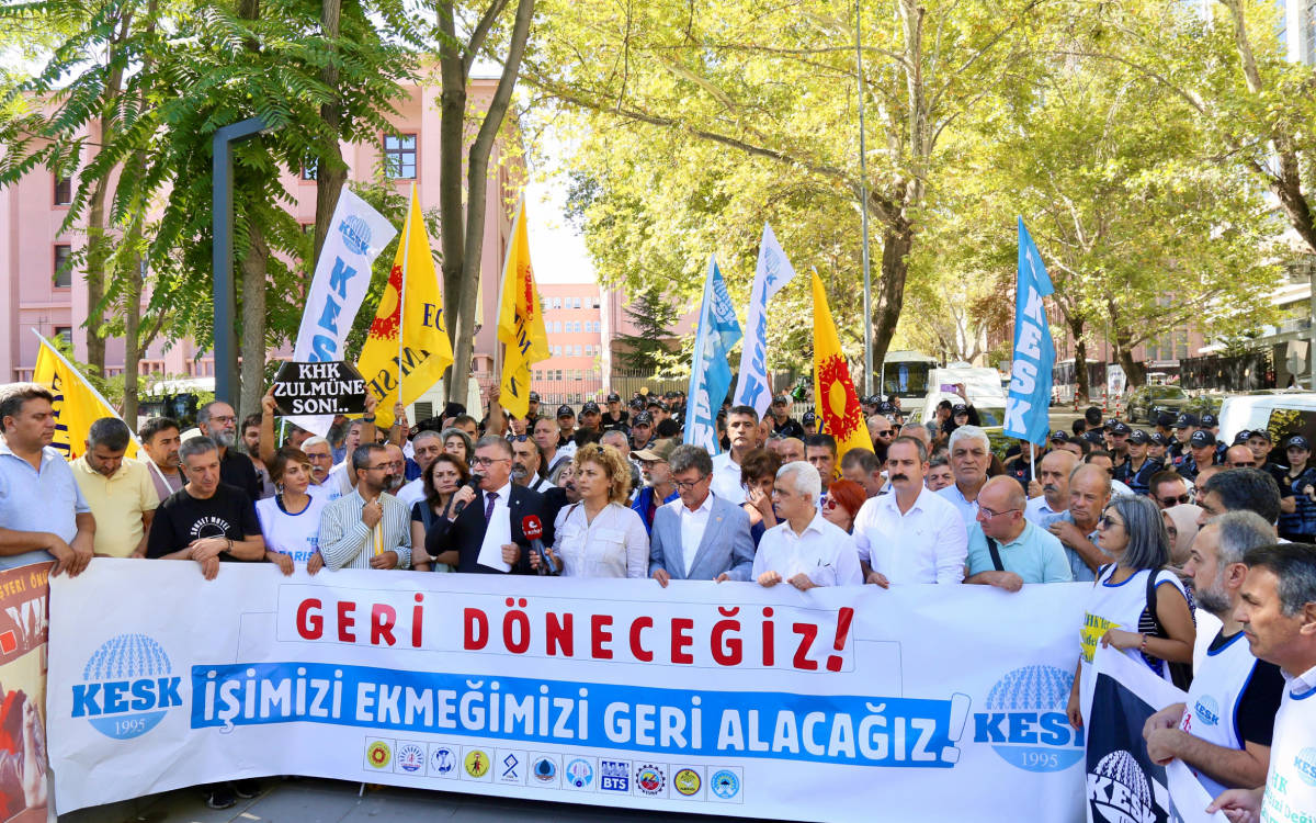 KESK, Adalet Bakanlığı önünde KHK'liler için adalet aradı