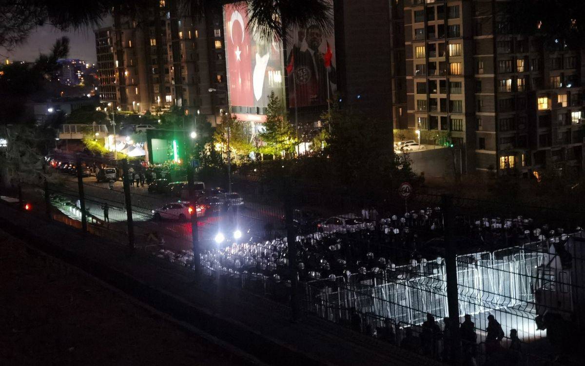 CHP İstanbul İl Başkanlığı polis ablukasında