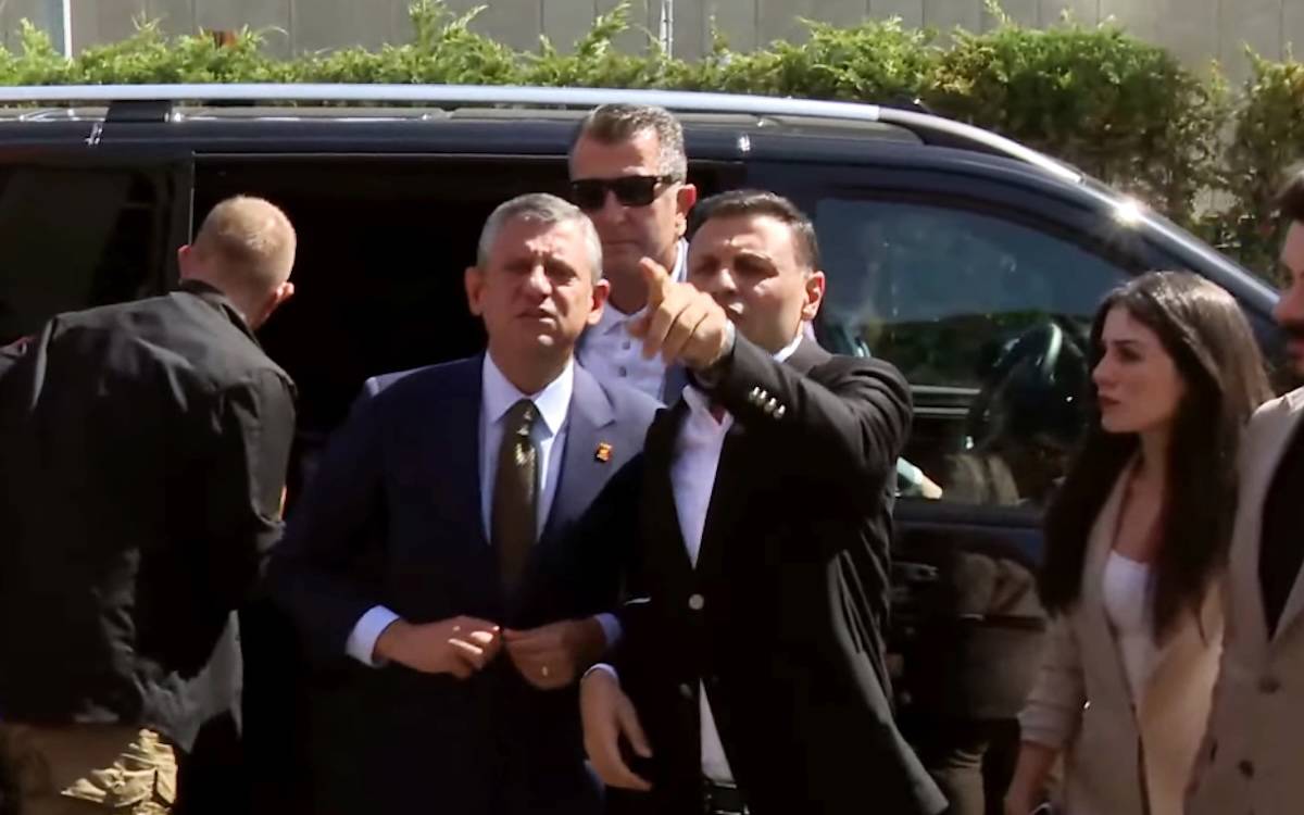 CHP ablukayı kırdı: Özgür Özel ve Özgür Çelik "Çalışma Ofisi"ne yerleşti