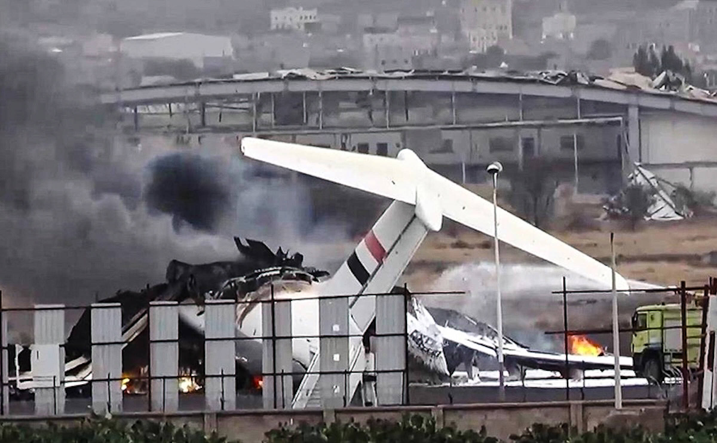 İsrail Yemen'de Husiler'in kontrolündeki Sana'ya saldırdı: 35 ölü