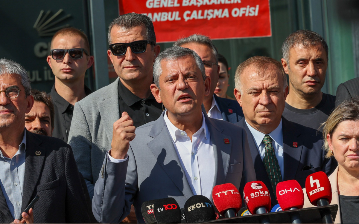 Özgür Özel: “Oyunu bize ver” diyen kişi bugün AK Parti'ye geçti