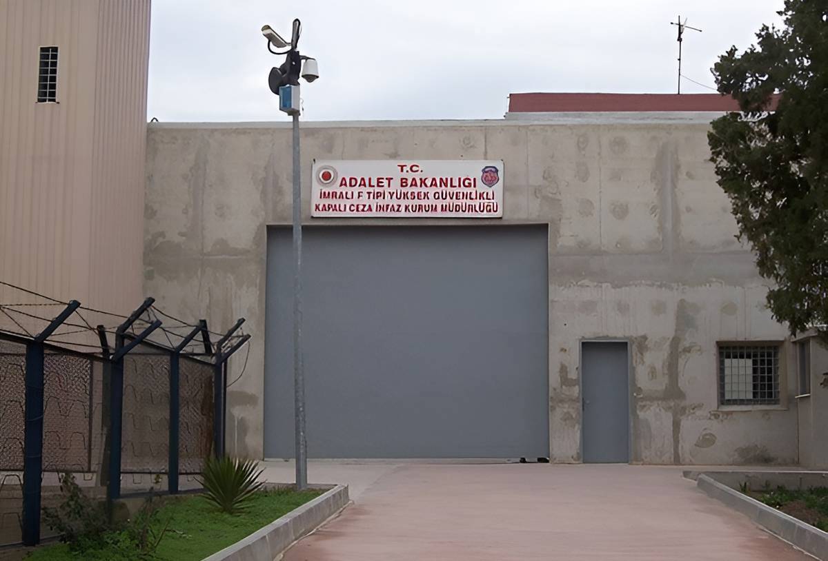 Avukatlar İmralı’ya doğru yola çıktı