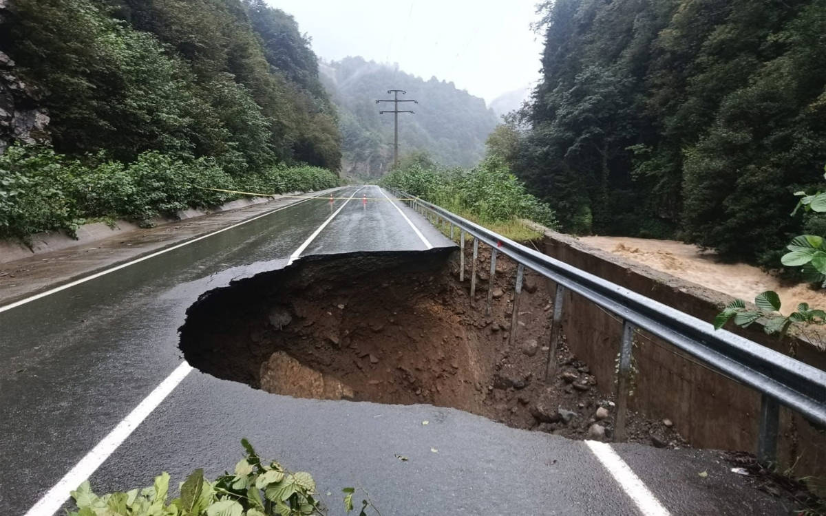 Rize’de sağanak: Köprü çöktü, en az 5 yaralı