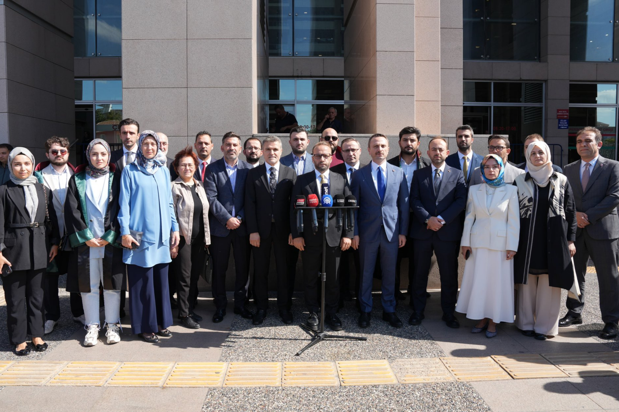 AKP'den Özgür Özel hakkında suç duyurusu