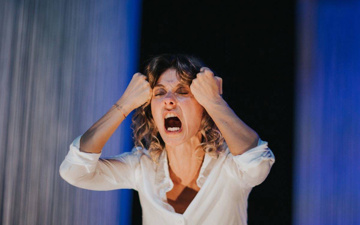 “Prima Facie” Van ve Diyarbakır’da ücretsiz sahnelenecek