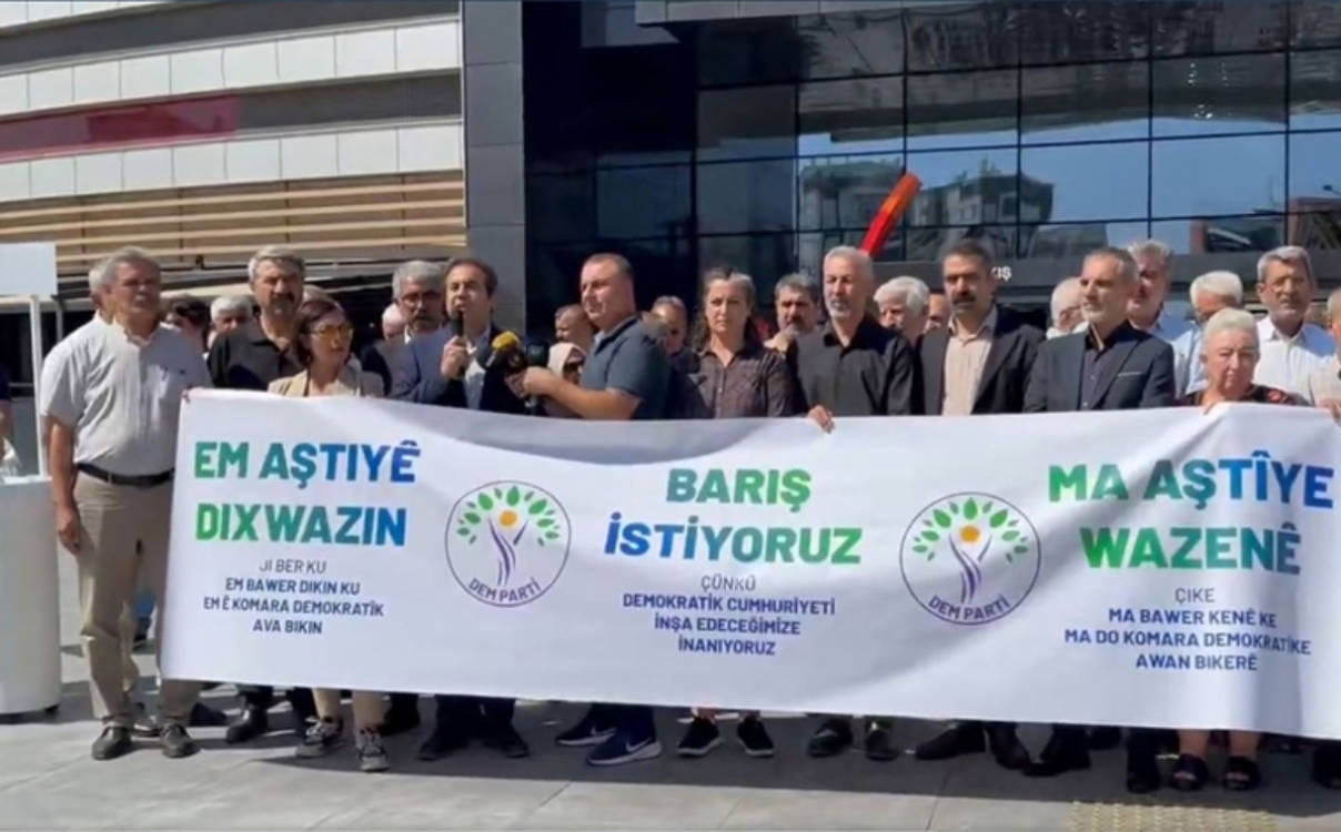 DEM Partiyê dest bi kampanyaya 'Em Aştiyê Dixwazin' kir