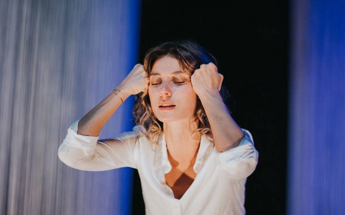 İlk Bakışta/Prima Facie: Sahne Tessa’nın, söz tüm kadınların