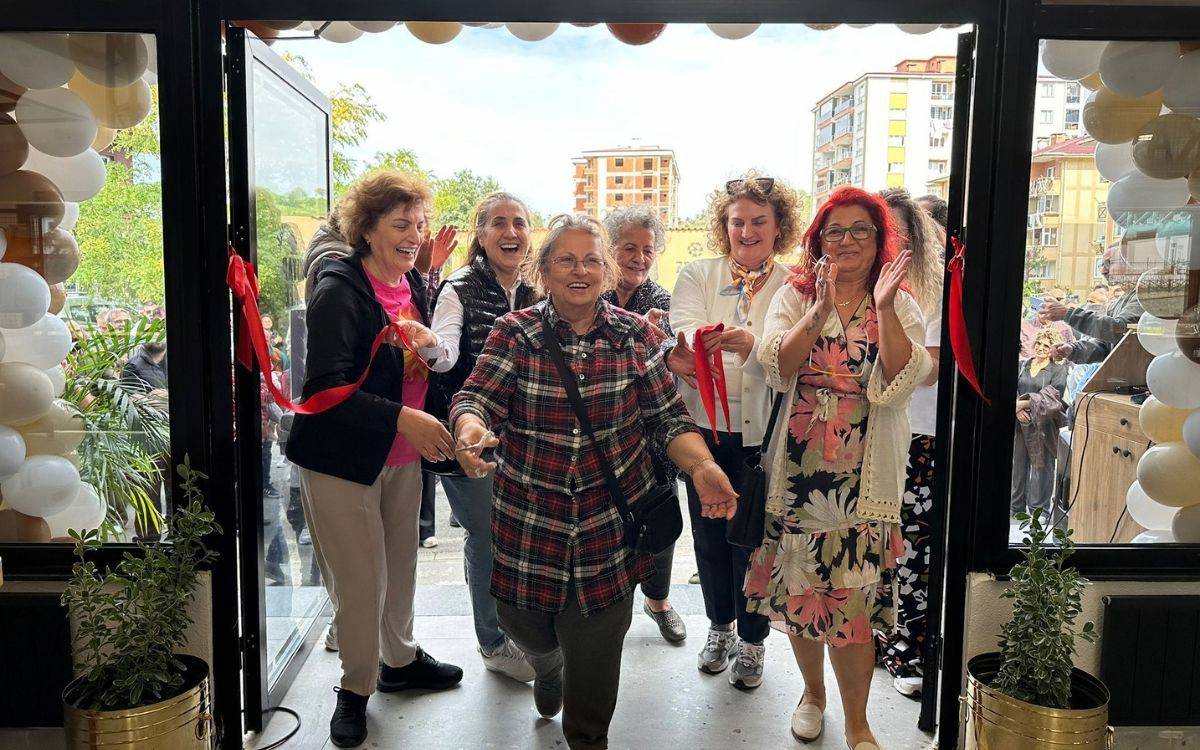 Fındıklı Belediyesi’nden yeni sosyal tesis: Volkan Konak Kitap Kafe açıldı