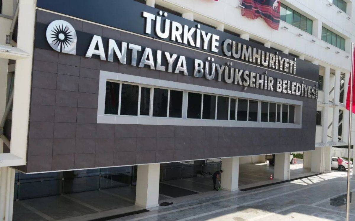 Antalya Büyükşehir Belediyesi'ne yeni operasyon: 20 kişi hakkında gözaltı kararı