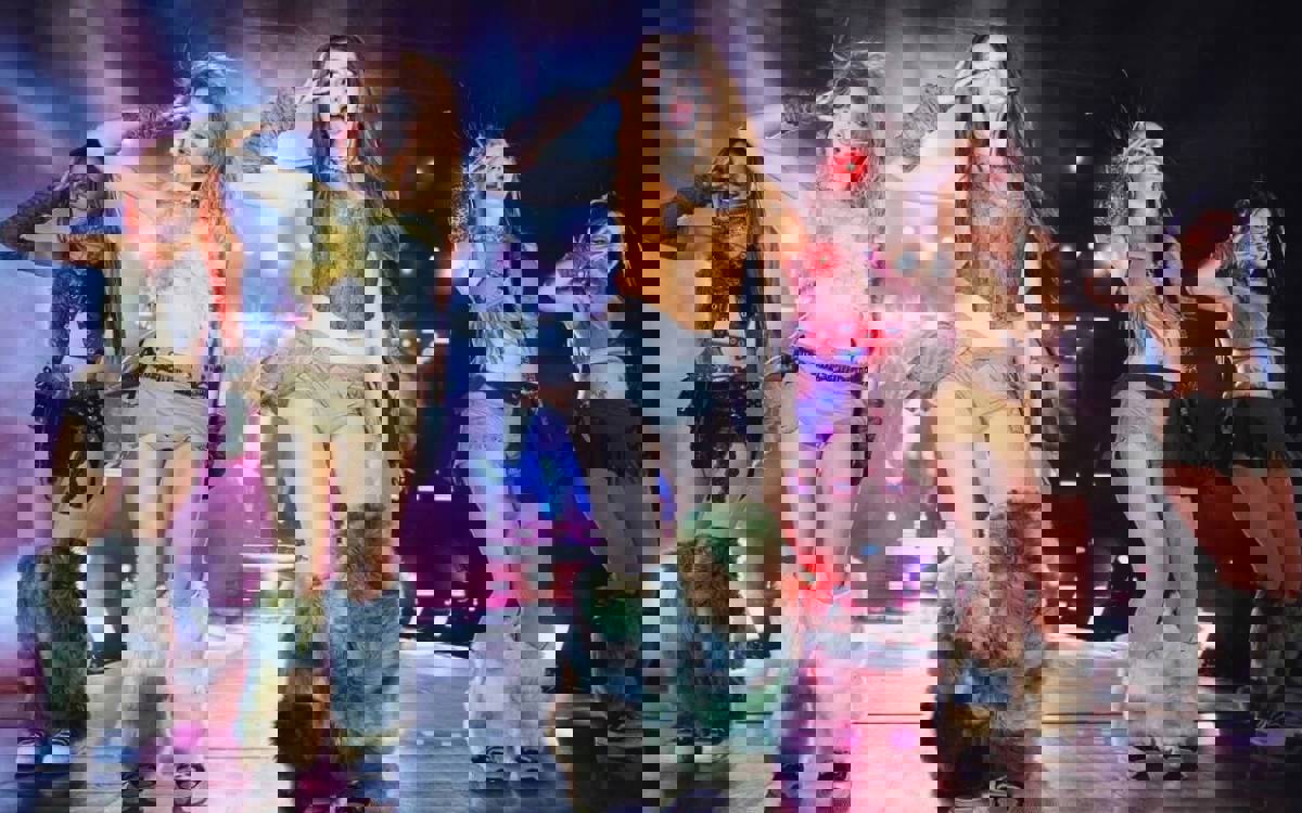 Manifest üyelerine 'hayasızca hareket' suçlamasıyla hapis talebi