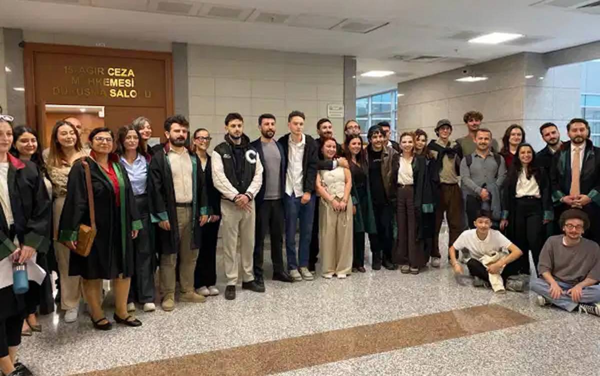 "Duran Adam Davası"nda hakim duruşmaya cübbesiz çıktı, avukatlar protesto etti