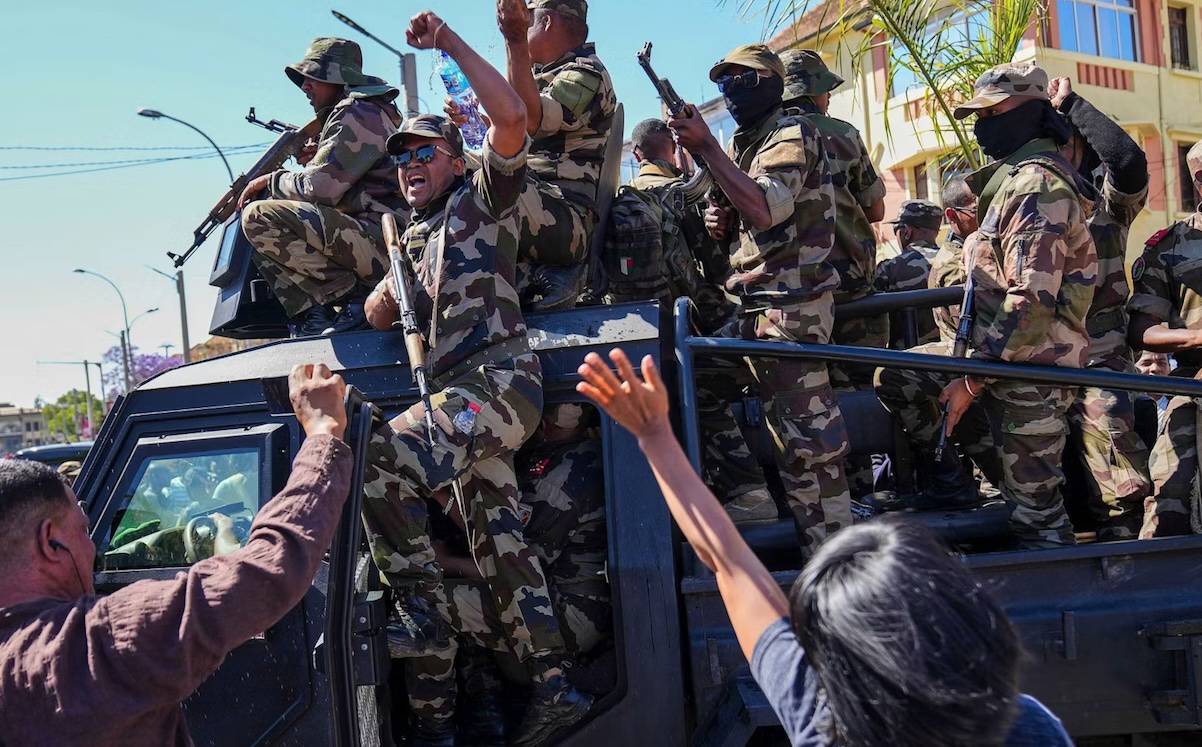 Madagaskar: Özel Kuvvetlerin desteğini çektiği Cumhurbaşkanı ülkeden kaçtı