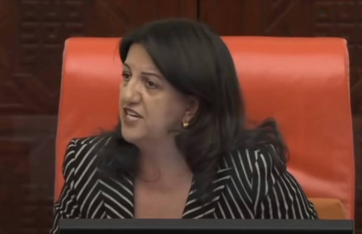 Turhan Çömez TBMM Başkanvekili Buldan'a "ulak" diye saldırdı ve sert bir yanıt aldı