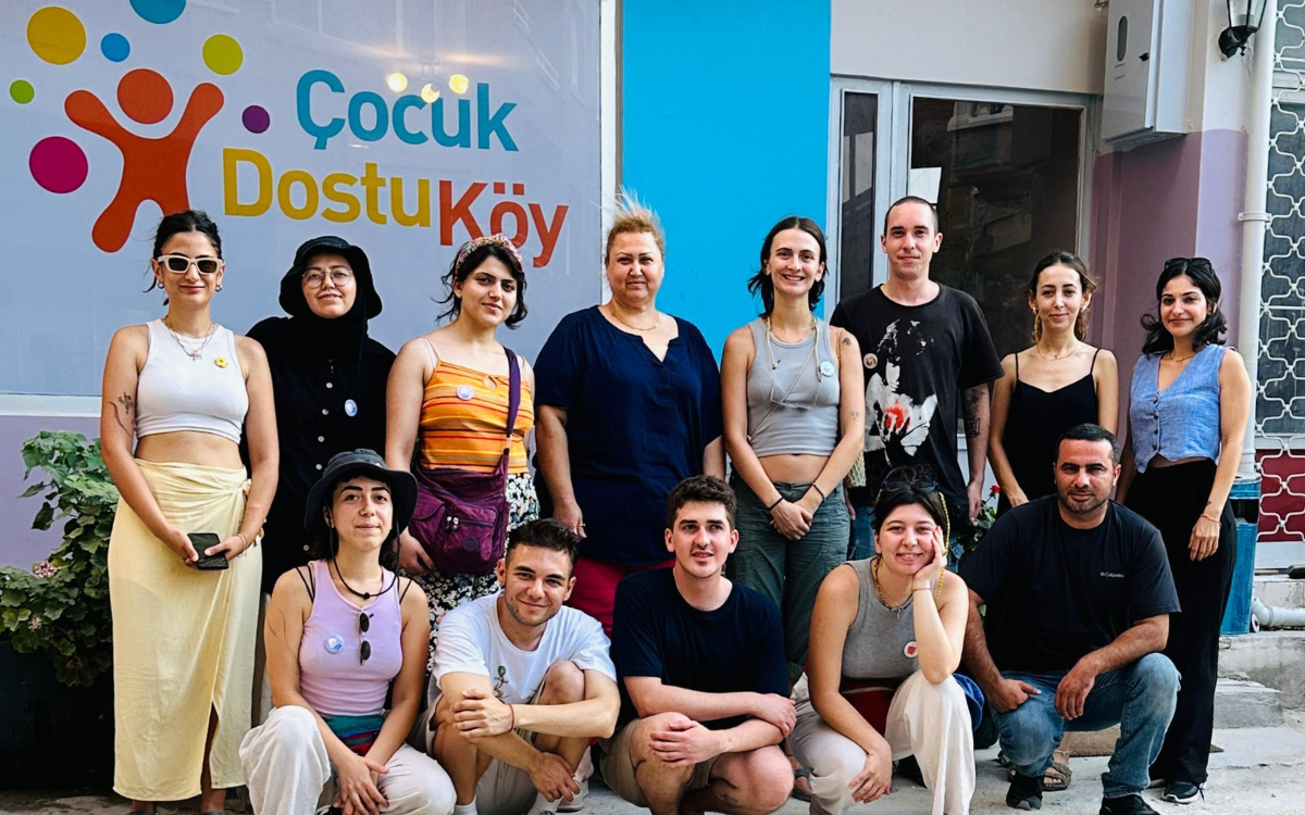 Çocuk Dostu Köy kapılarını sanata açıyor