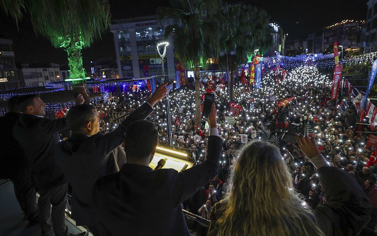 Özgür Özel Arnavutköy'den seslendi: "Hakkaniyet istiyoruz; canımıza tak etti"