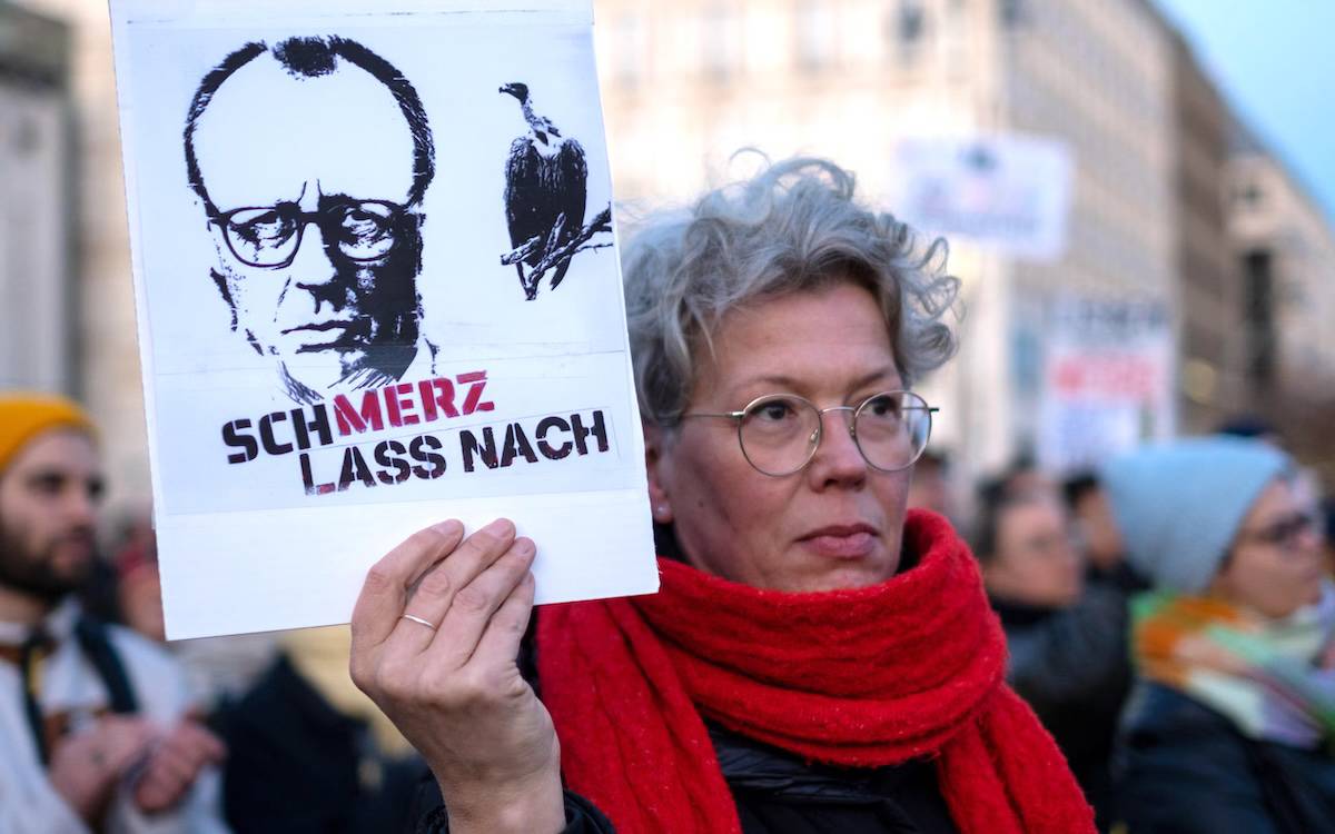 Almanya: Merz, "göçmenler kentlerimizin manzarasını bozuyor" lafını geri almak zorunda kaldı